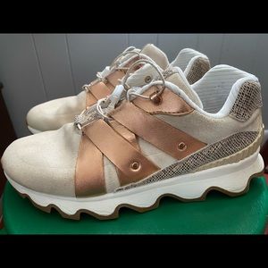 Sorel Kinetic Rose gold sz 8 great used condition.